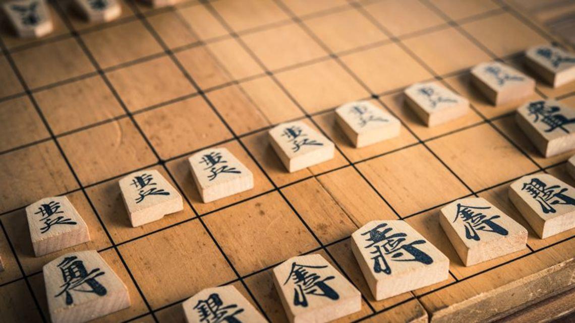 将棋棋迷因棋局纠纷用棋盘砸人(附网民评论) - 知乎