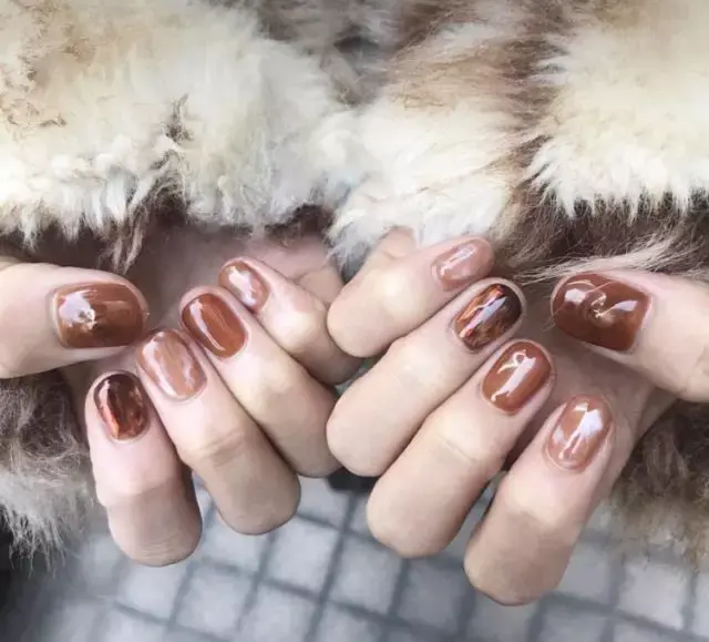 这里可能是最全的新年美甲集合了-新年美甲图片2021简单大方红色衣服