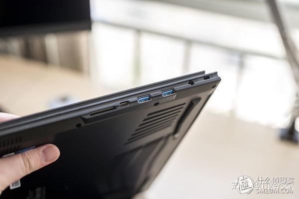 这可能是今年最酷的笔记本电脑之一技嘉赢刃aero15