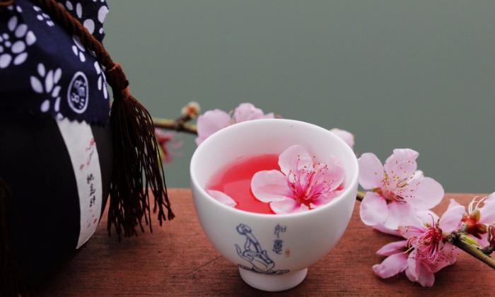 没有白酒蒸馏设备在家也能做桃花酿吗 知乎