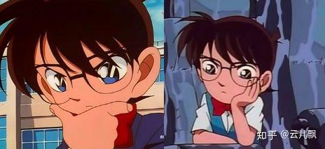 平时出场,柯南惯有的姿势:托腮,双手抱着后脑勺,双手插裤袋,竖起食指