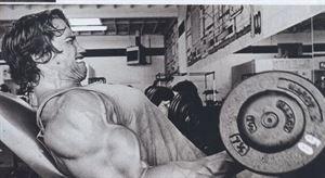 如何快速学会引体向上 v2-eb6f04649c4f1111a04e2e066b0b839e_r.jpg