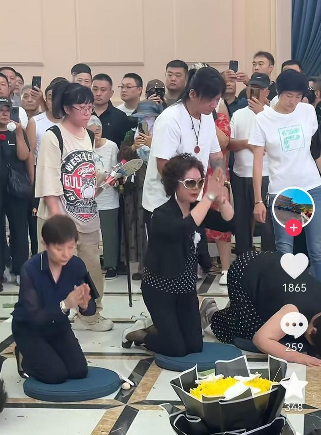 杨议俩“媳妇”都来参加葬礼,杨议被几个大汉抬走,告别仪式曝光 - 知乎