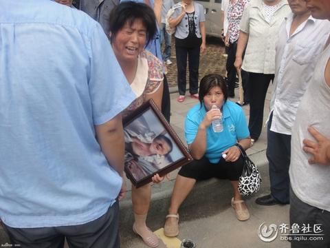 陈舒璇: 2016年10月3日上午,山东省莱钢医院儿科医生李宝华在结束了16