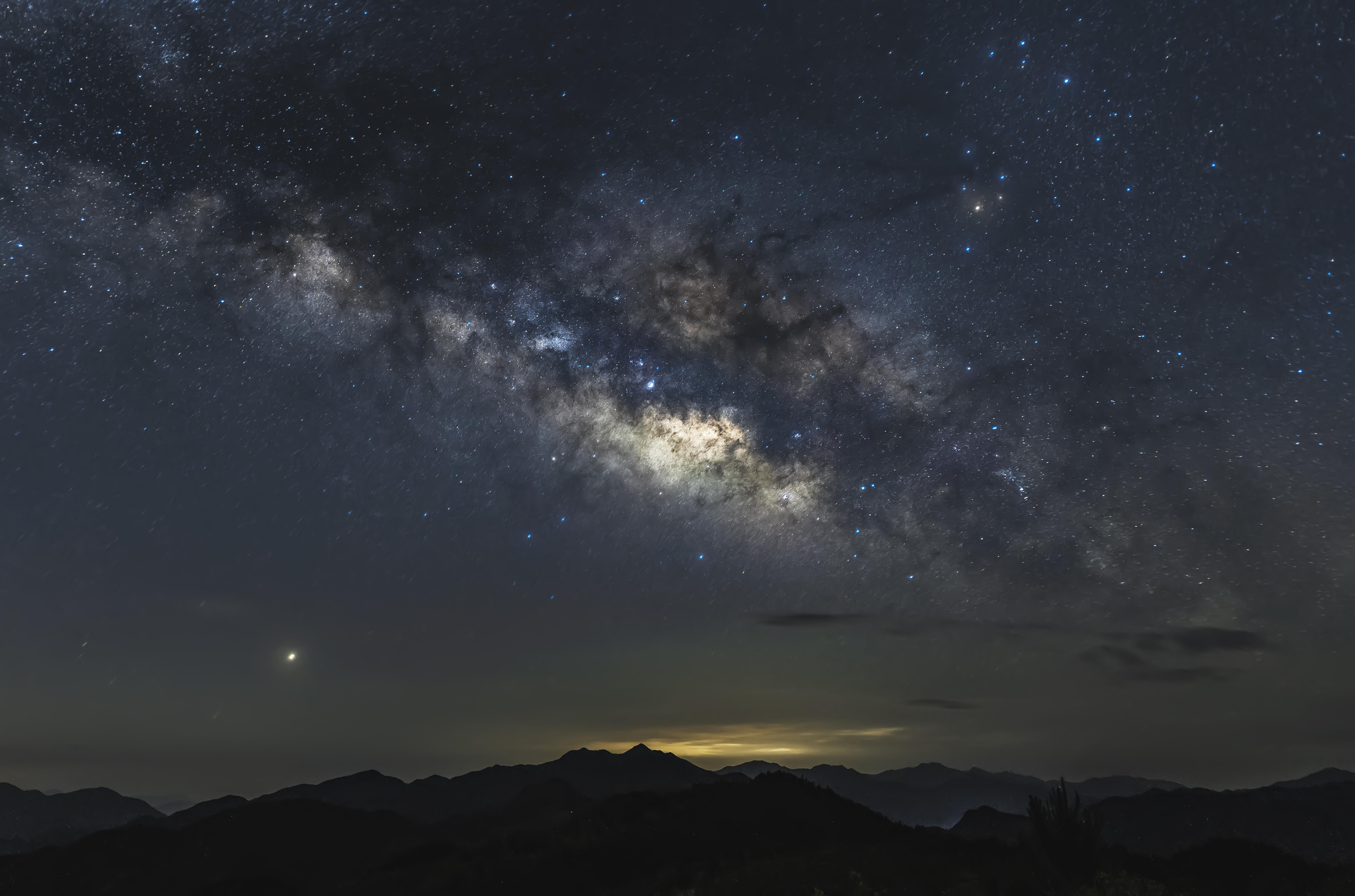 怎么样才能拍摄出这种星空图需要什么设备和技术手机可以吗