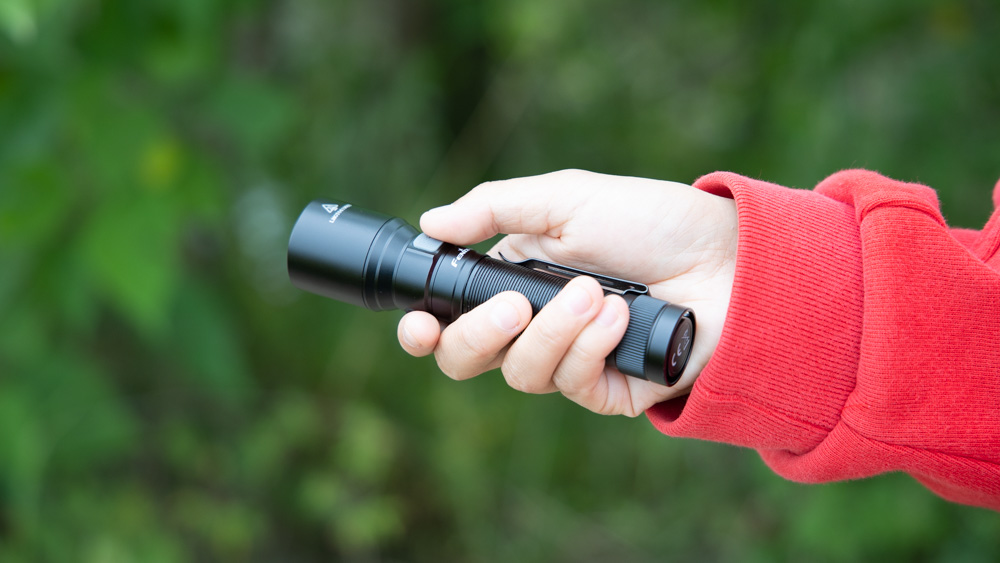 亮如远光灯fenixc6v30户外强光手电评测