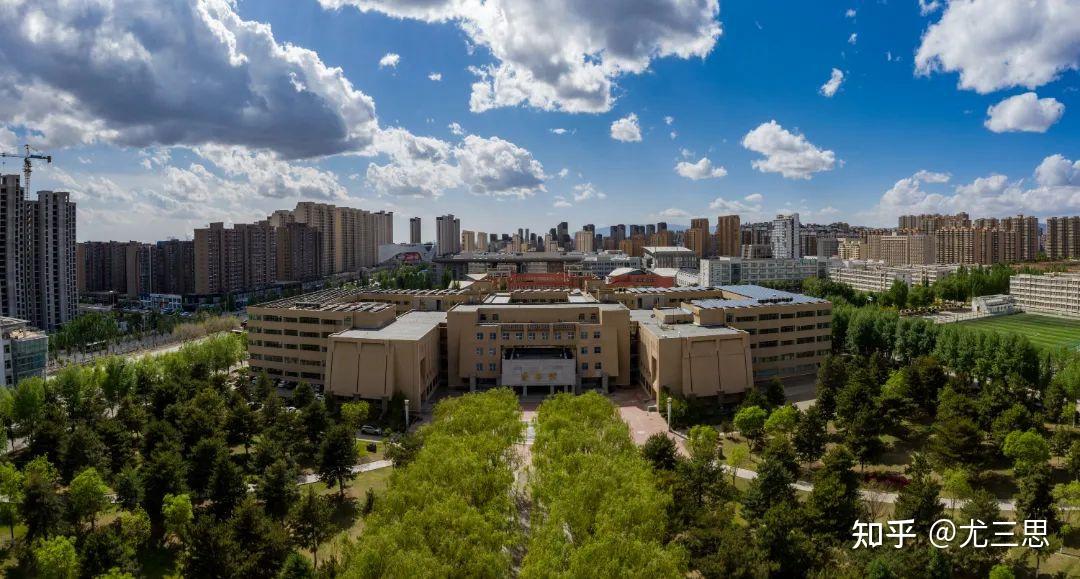 内蒙古科技大学位于包头市以冶金矿业煤炭稀土为特色