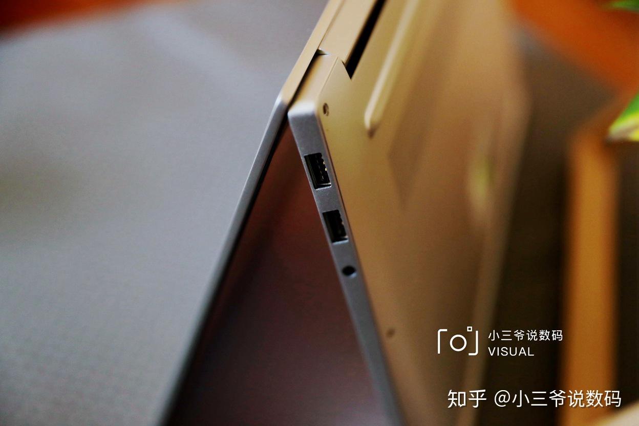 荣耀magicbook耳机插孔,荣耀magicbookpro 0接口;机身右侧拥有两个usb 3.0接口和一个3.5mm耳机接口.