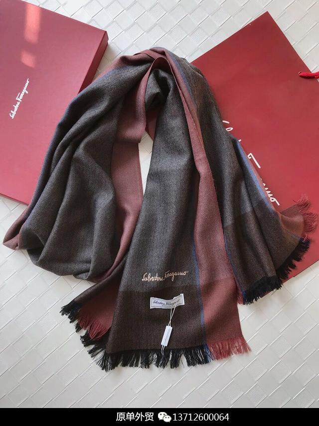 围巾戴不好就俗得很盘点今年流行十大围巾奢侈品牌和佩戴方法