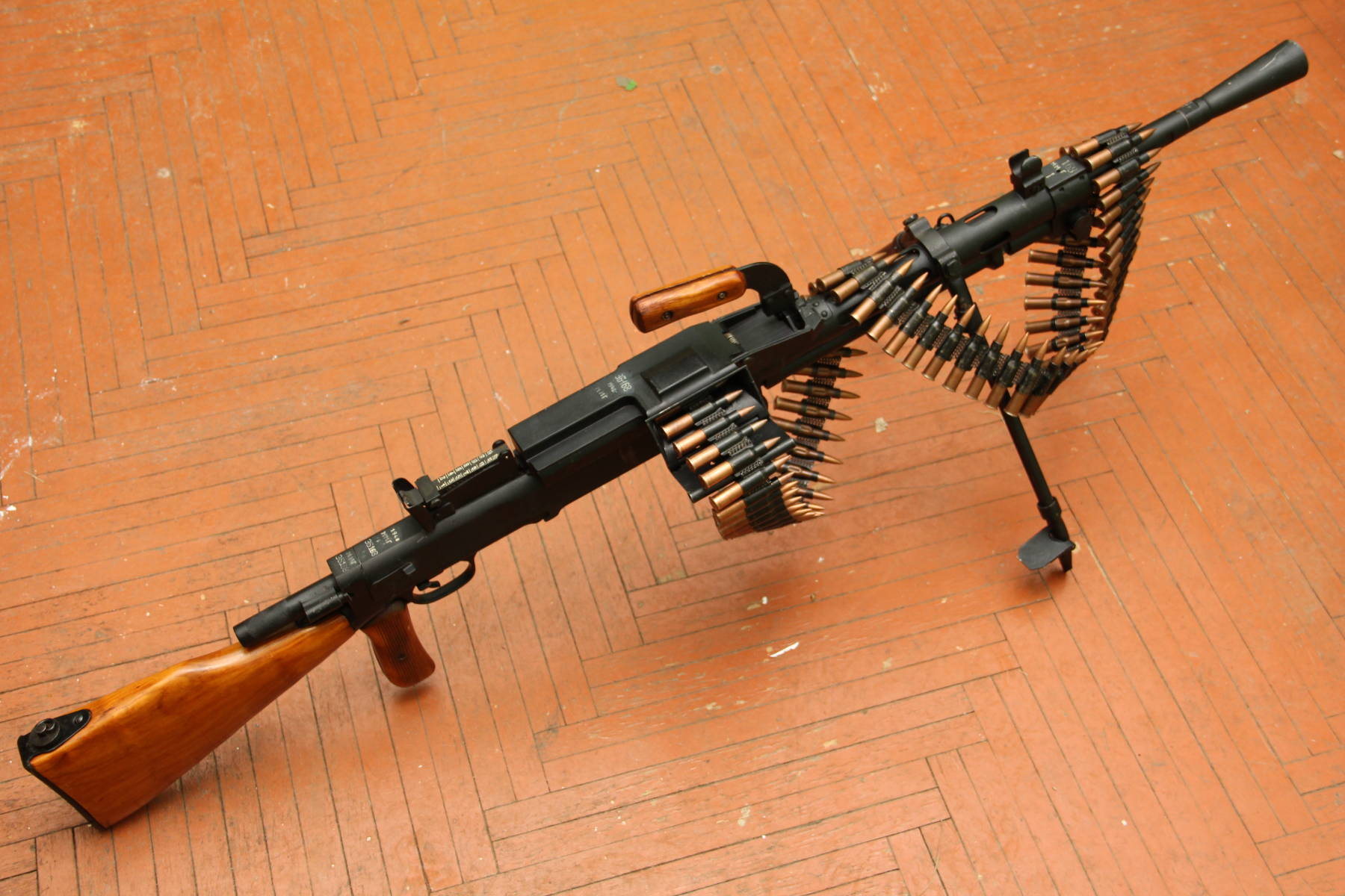德国联邦国防部晒MG3 MG5机枪对比测试 向50岁“老兵”致敬__凤凰网