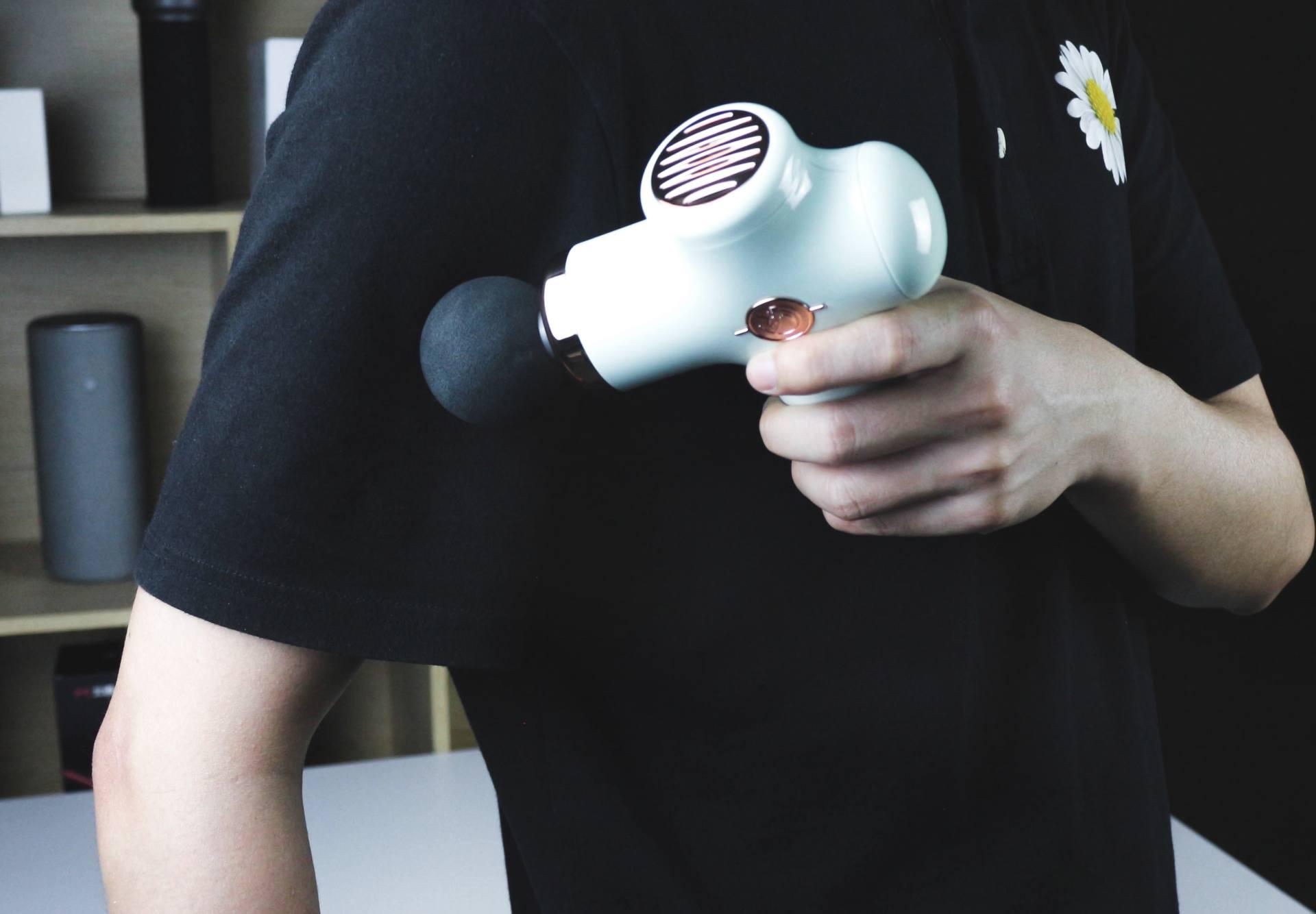 野小兽mg11筋膜枪评测380g超轻复古造型好看更好用