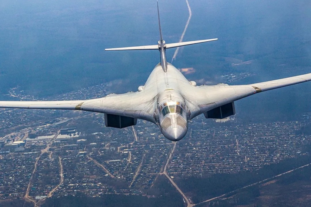 祝贺俄罗斯最新型图160m首飞成功中国轰20会有类似设计吗