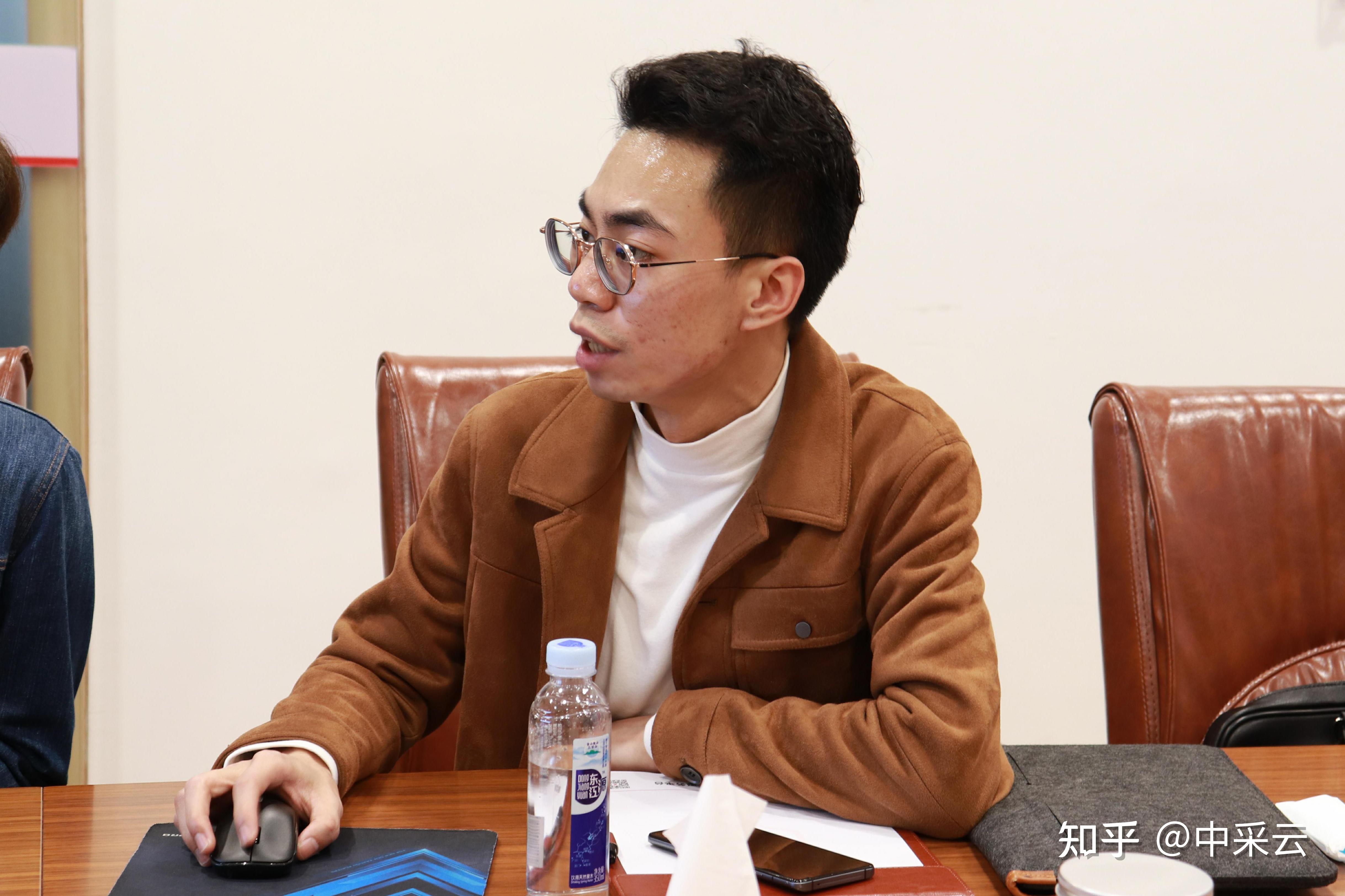 元甲集团供应链金融部负责人谢铭圳详细讲解了中标融资(政采融资)和