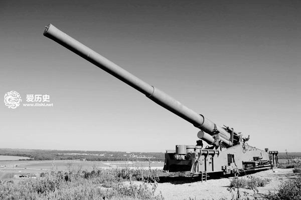 也曾制造过一款914毫米的超级火炮,它被称为"小戴维",他能够发生1