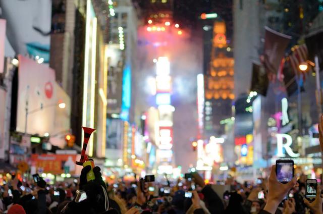 tiktok怎么读谐音 v2-ec3eb091bdb0696d193a65e5609cc72a_r.jpg