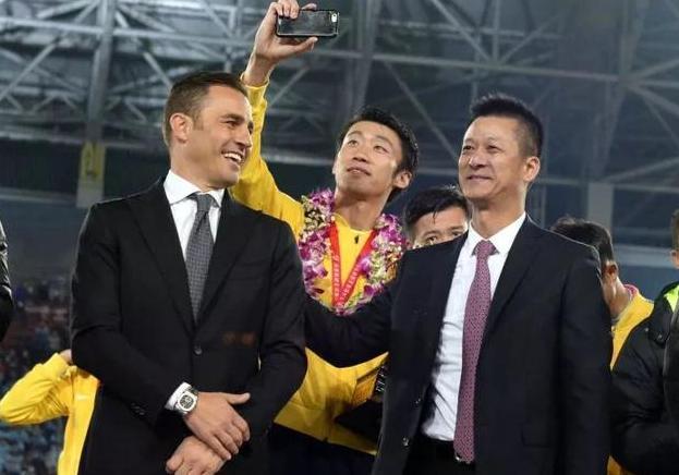 又要默契球权健老总亲口证实卡帅去恒大不收违约金1000万你懂