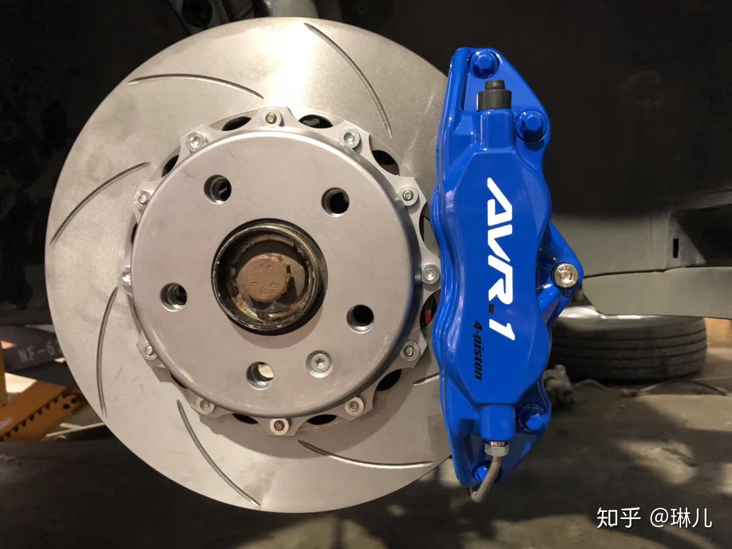 大众甲壳虫16寸原厂轮毂升级4活塞刹车卡钳