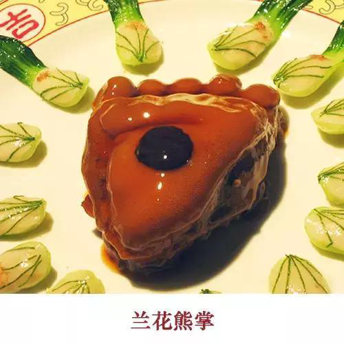 烹饪大师刘敬贤在1983年中国首届烹饪名师大赛中,以兰花熊掌,凤腿鲜鲍