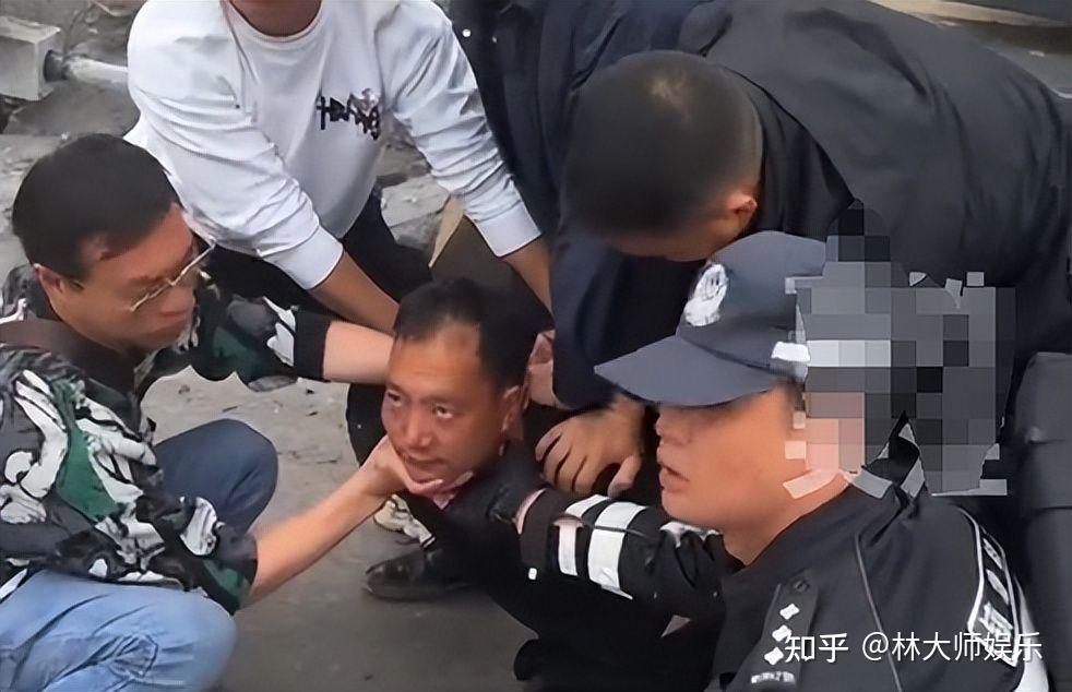 云南镇雄伤人事件进展:凶手被捕时还在吃饭,其堂姐讲述更多内情
