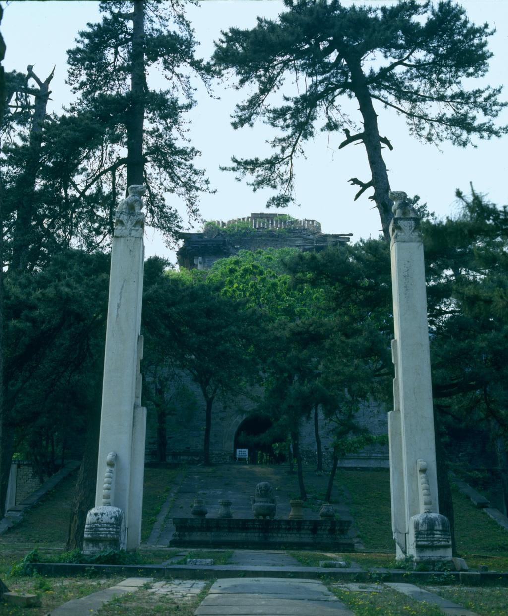 [图说]古今影像大明十三陵--十一,明孝宗弘治帝朱佑樘泰陵 - 知乎