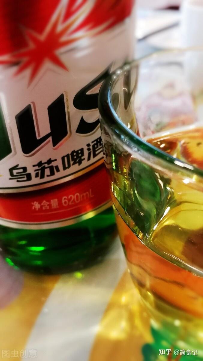 一堆啤酒空罐的现实图图片