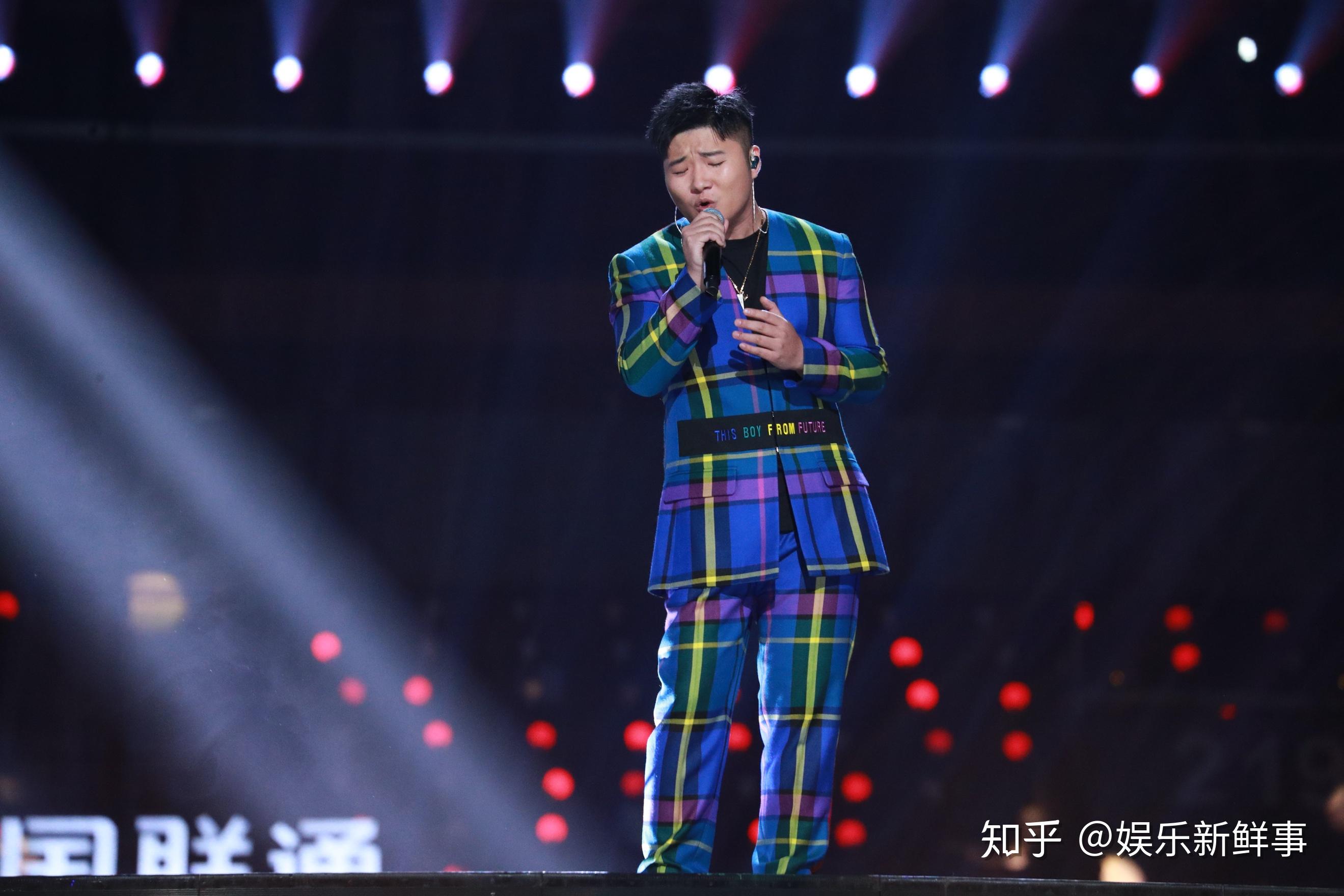 白小白江苏卫视与周笔畅同台合唱我爱你不问归期