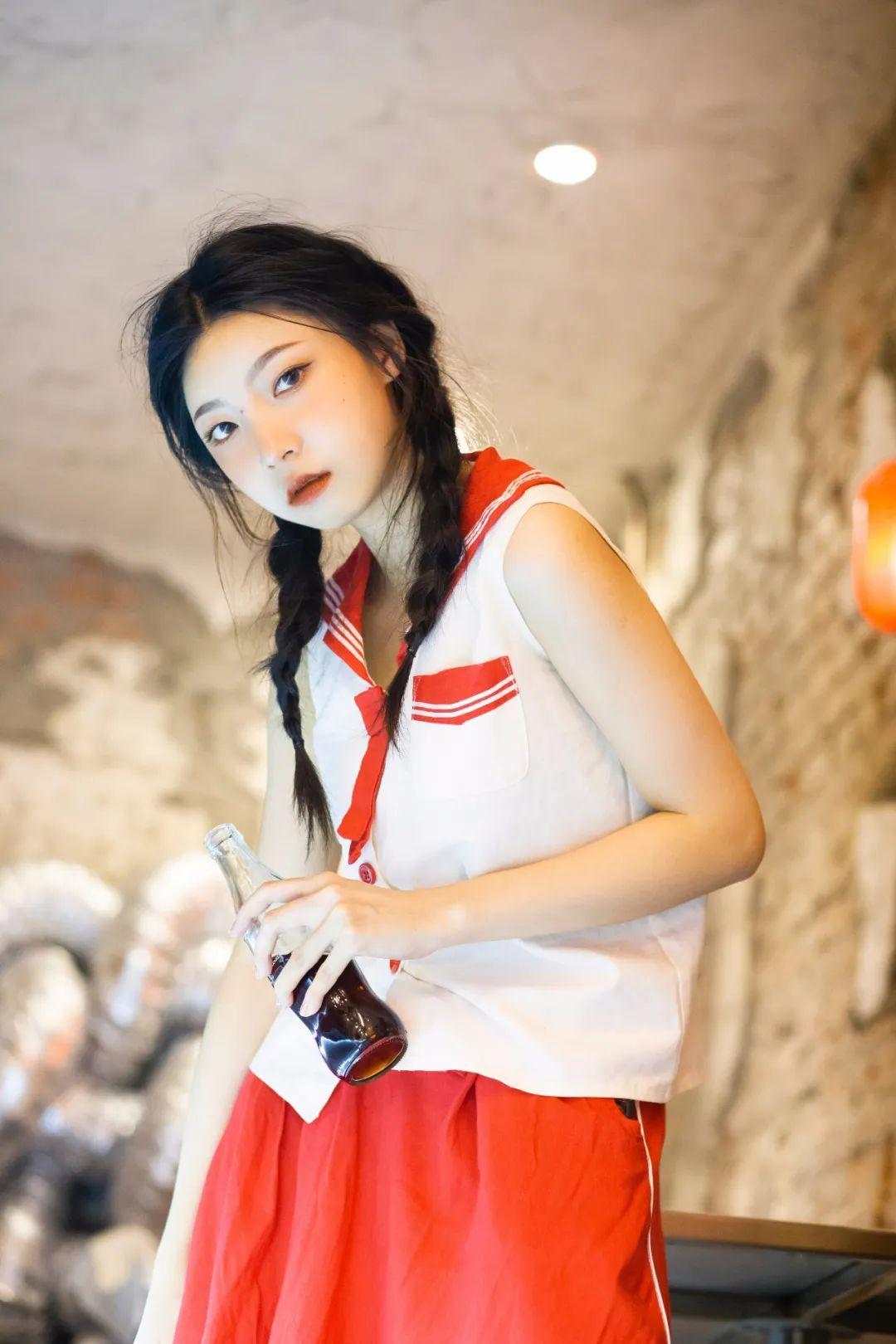 小雨:20岁,成都模特,性格开朗,可尝试不同风格