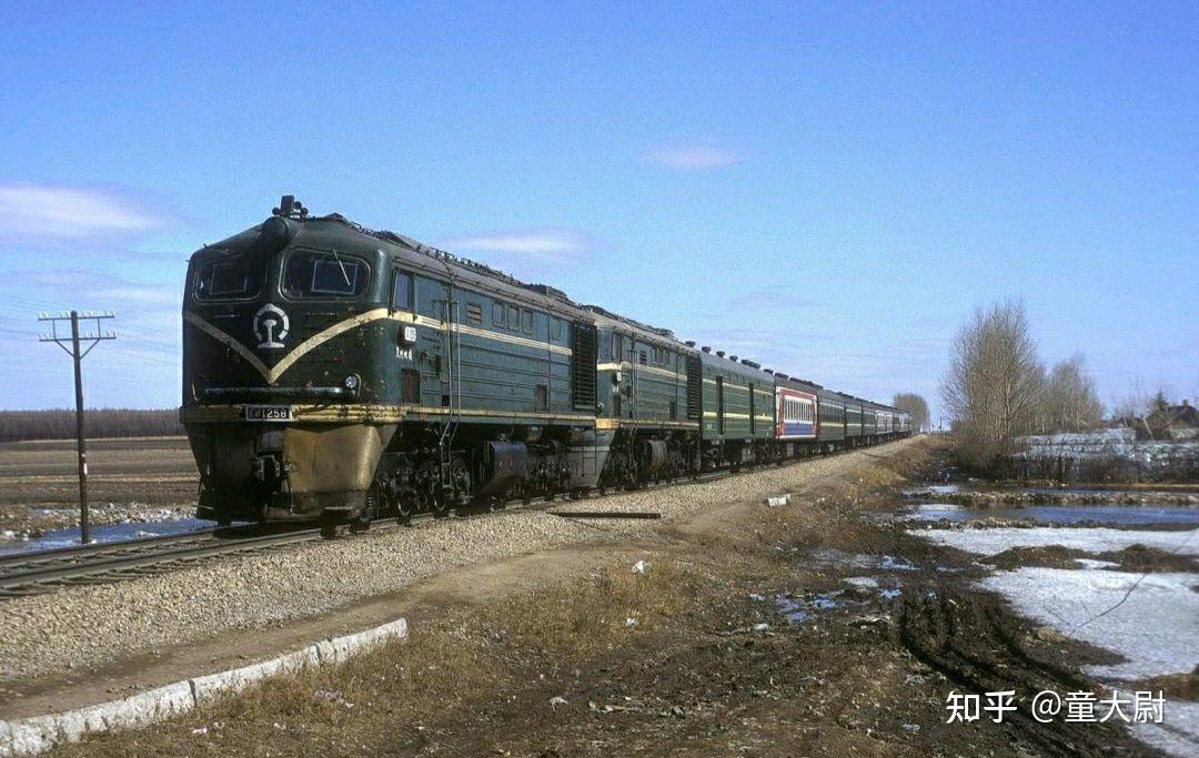 东风1260(1966年7月出厂,最初配属成都铁路局遵义机务段,后转配属黑河