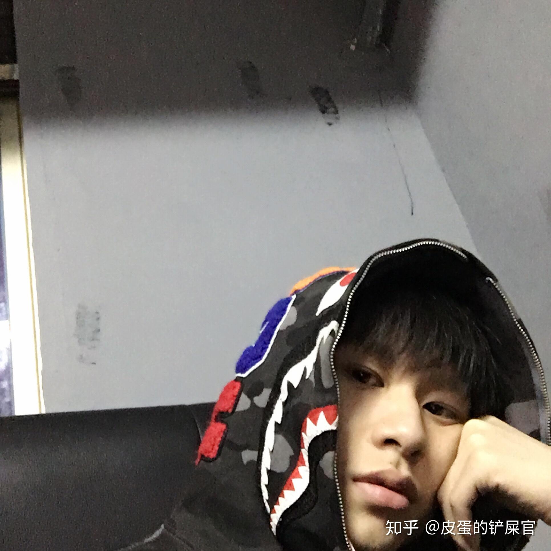 网恋对象一个月了挺喜欢他的昨天他突然发自拍给我觉得他长的丑怎么办