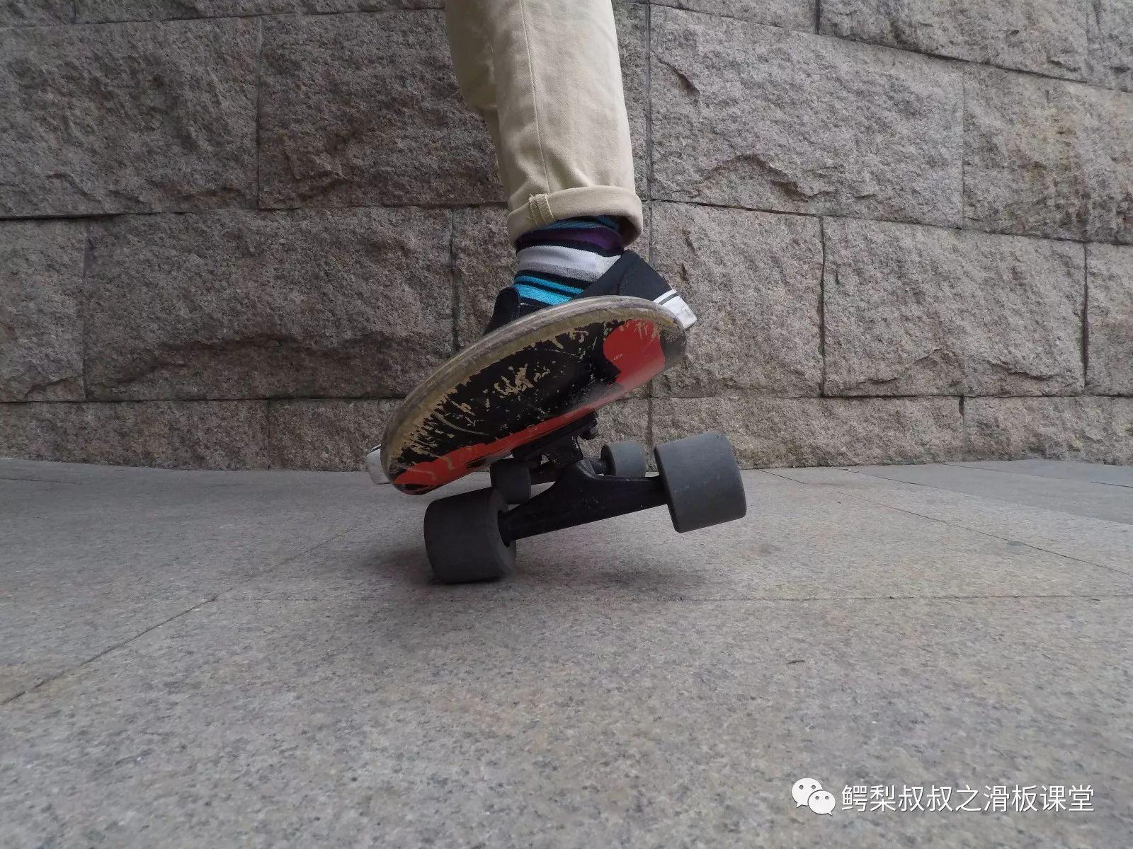 06如何让你的滑板转弯史上最详细啰嗦滑板入门教学