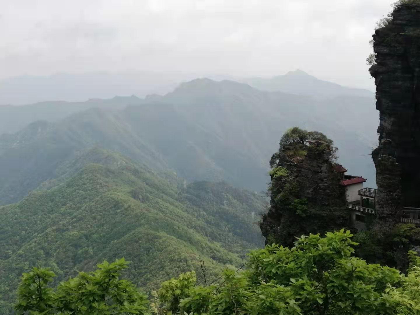 井岡山鵝嶺,距茨坪30公里,主峰海拔1408米,山形似鵝,