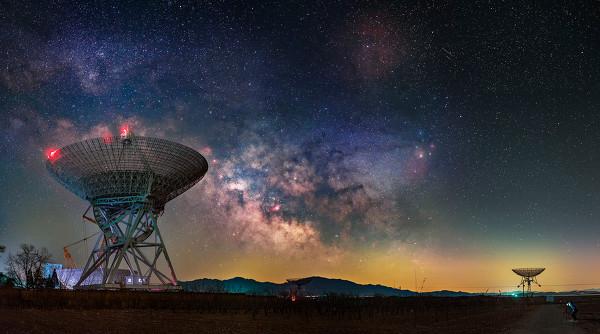 图虫摄影师的这幅作品获得了英国皇家格林威治天文台星空摄影冠军