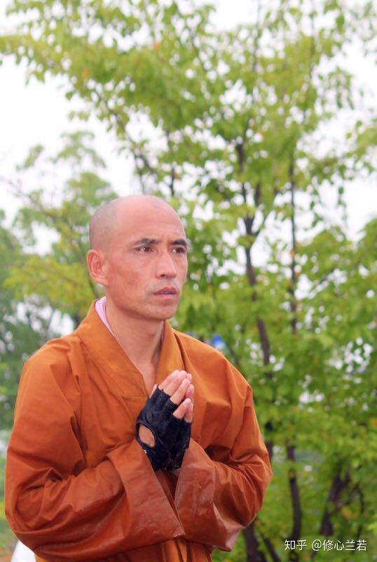 能弘法师从普陀山起香三步一拜至九华山