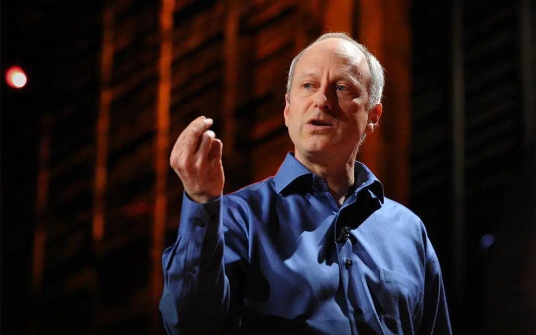 个附带后果就是扩大了强势群体和弱势群体的差距"哈佛大学教授桑德尔