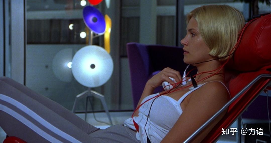 今天给大家带来的是1998年上映的美国科幻惊悚电影异种2