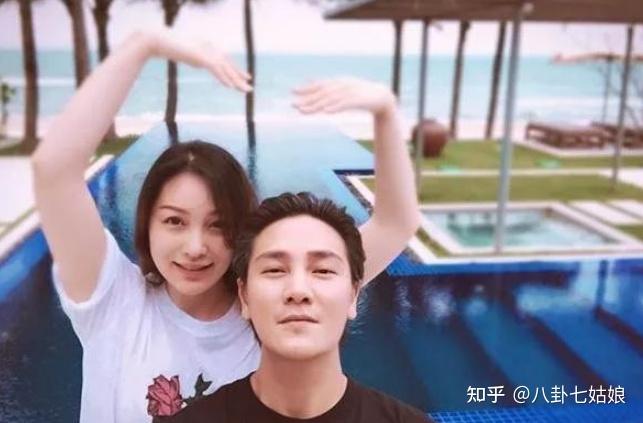 杨千嬅夫妇抵内地录综艺,堂哥丁子峻作陪,兄弟仨人开心玩自拍