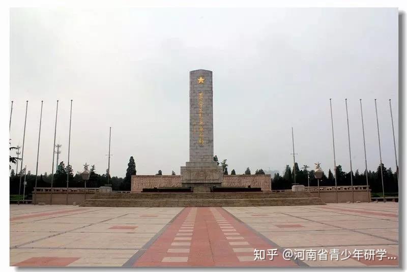 陵园内建筑设施主要有革命先烈纪念碑,烈士事迹陈列馆,郑州国防园