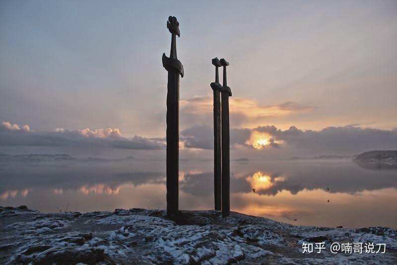 世界四大巨剑排名一把长43米重24吨一把刀柄用了一棵树