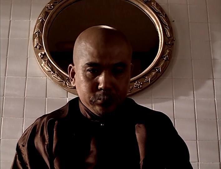 上踞厕而见之走向共和一个细节