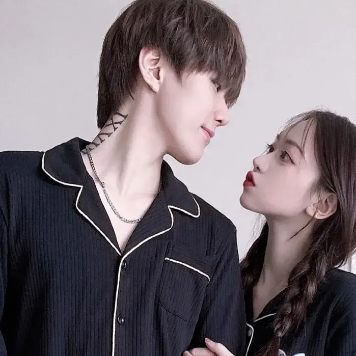 一些超级特别又好看的情侣头像,共190张-最好看的情侣头像动漫一人一半