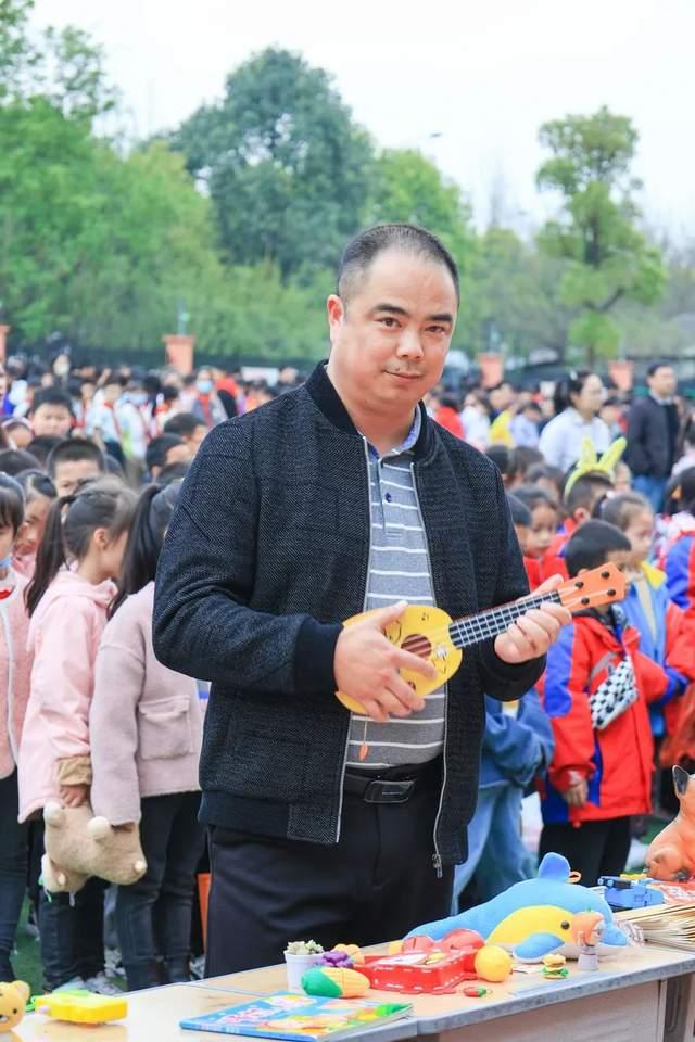 成都市双流区龙池学校开展第五届爱心淘宝节活动