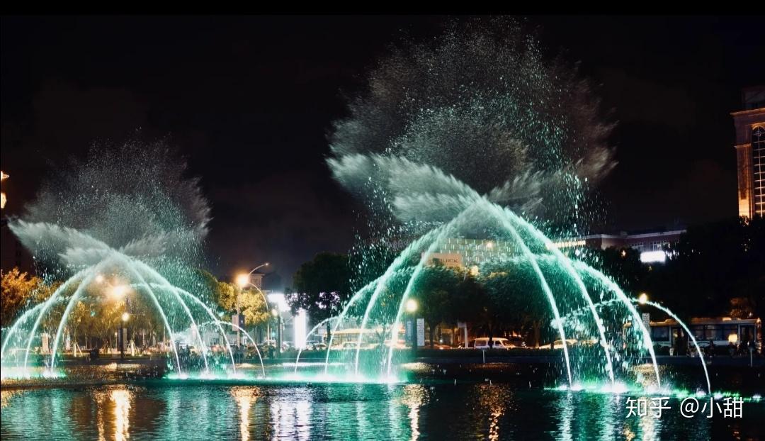 如果去愛琴海購物公園,一定不能錯過晚上的音樂噴泉!