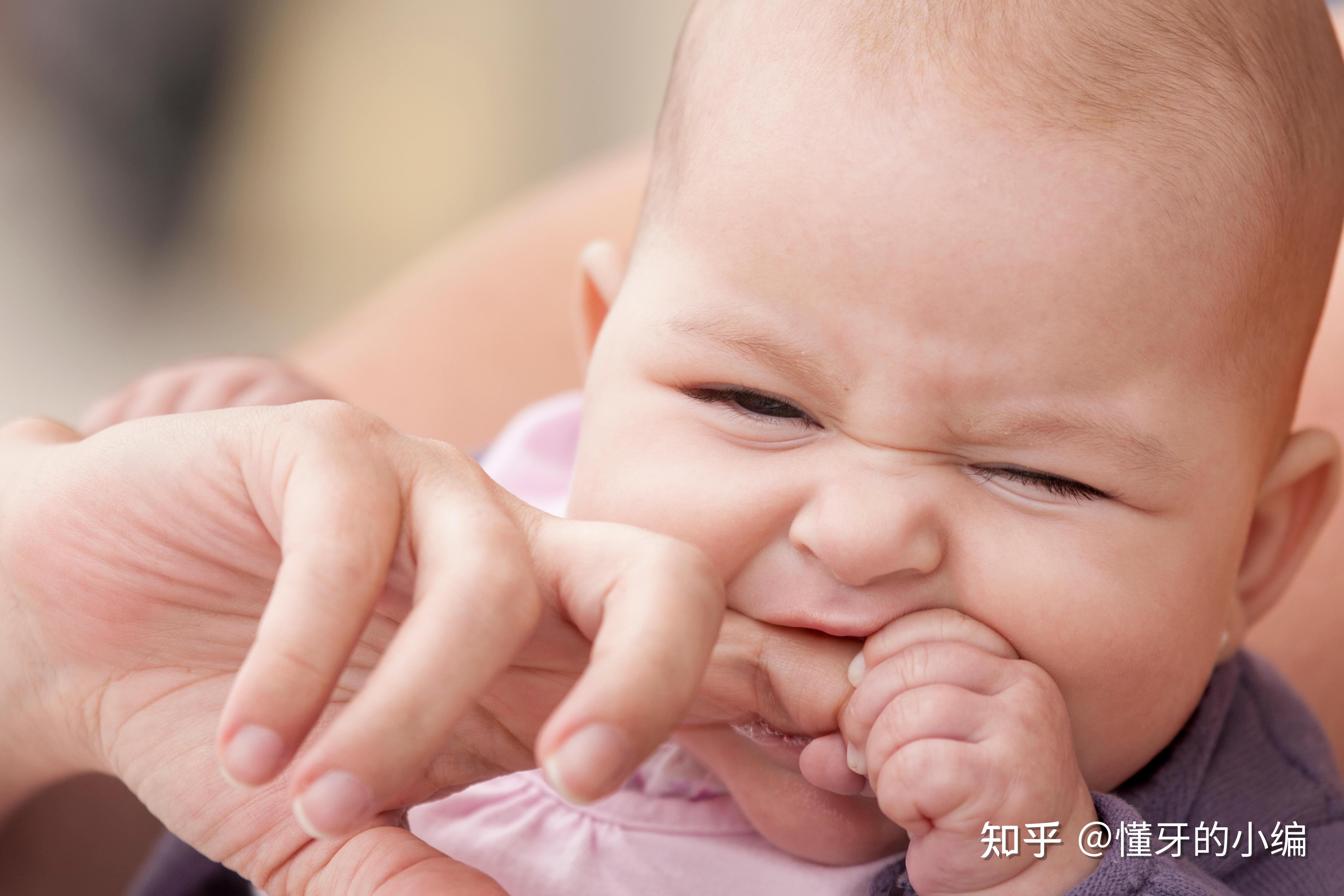 宝宝出牙时间顺序与各阶段牙刷选择|宝宝发育_新浪新闻