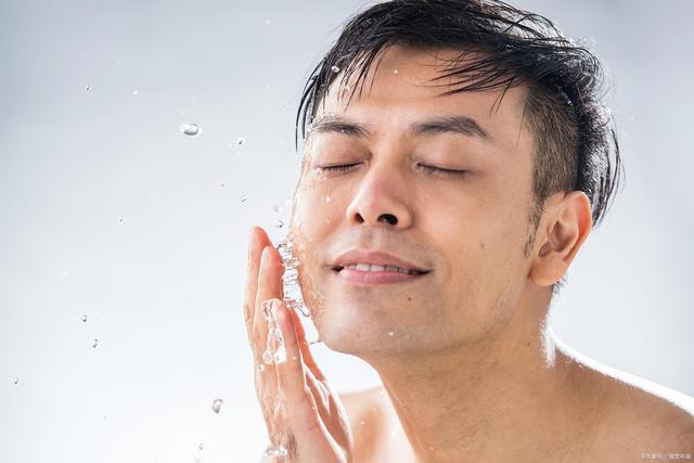 男性正确科学洗脸方法分享四大洗脸技巧男人更有面生活品质高