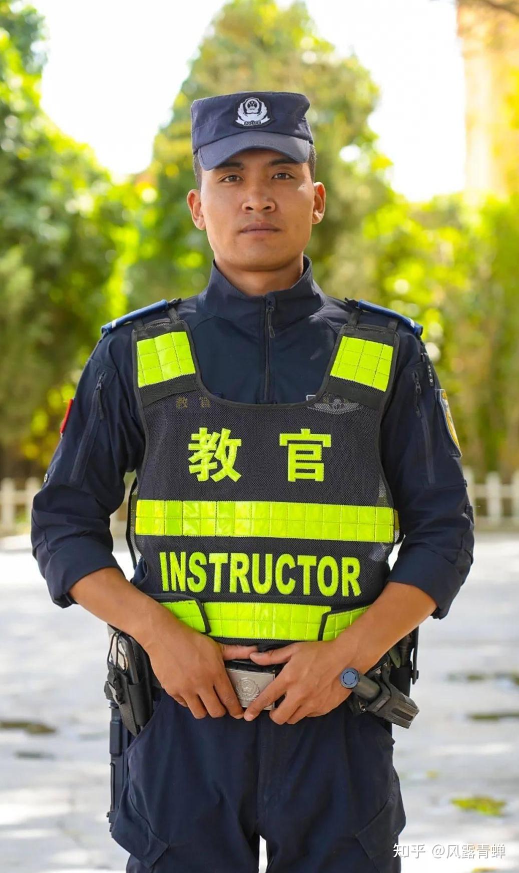 新疆一名辅警,担任:实战教官