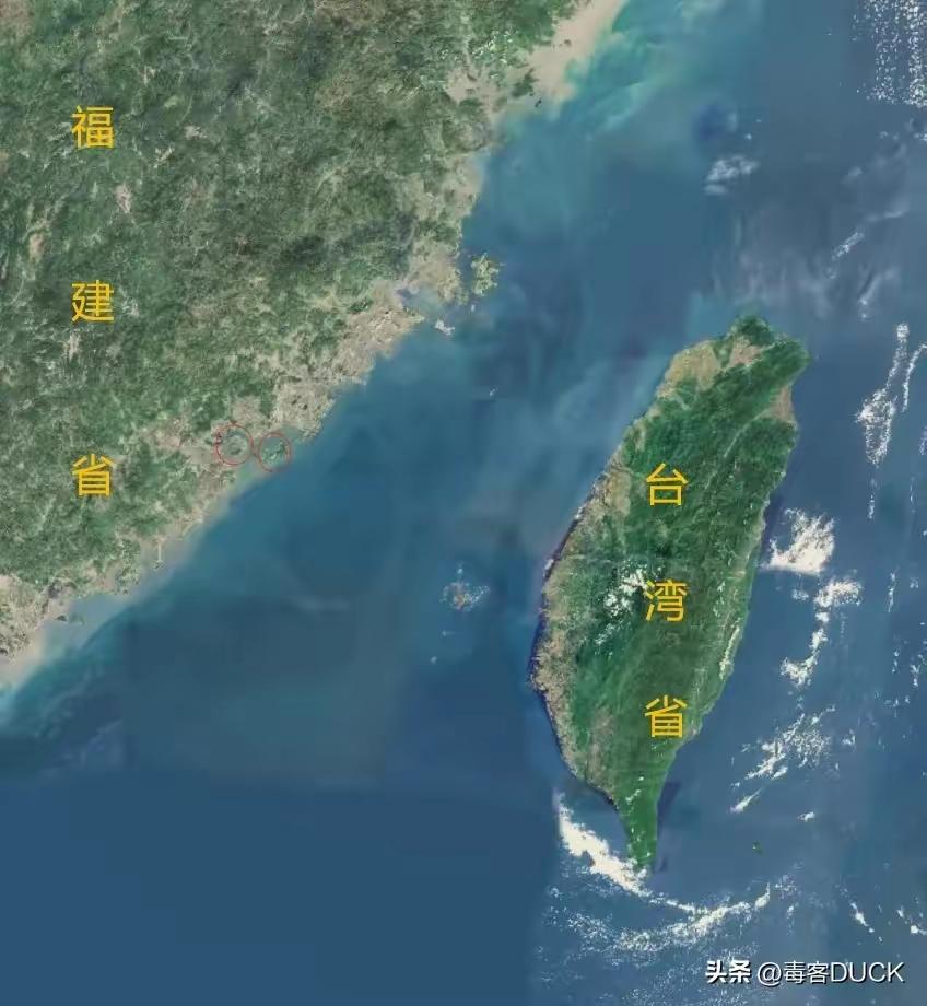 明代曾筑城墙于岛上,期间归属泉州府的管辖范围内,与厦门合称"金厦"