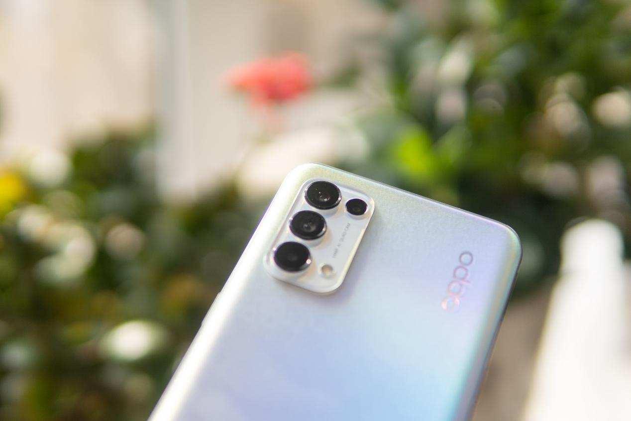 除了视频美颜,oppo reno5还增加了多景录像的功能,同时调用前置摄像头