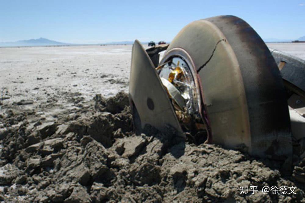 nasa:一架来自外太空的飞碟被雷达跟踪,直升机追逐后坠毁在犹他州的