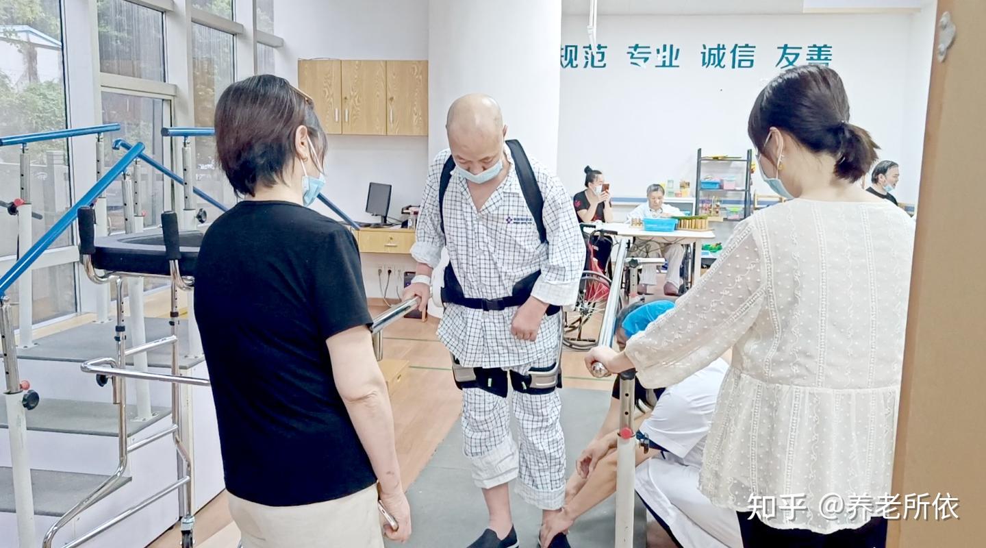 偏瘫截瘫步行康复“新武器”——智能助行机器人助力你站起来走路！ - 知乎