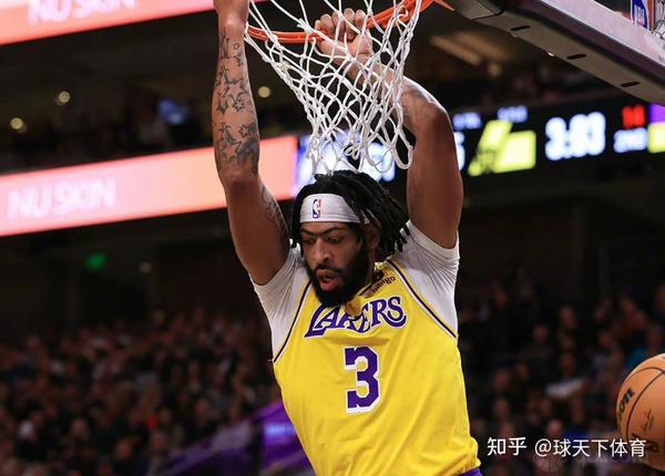 布克与浓眉默契配合湖人战绩飙升季后赛前景一片光明